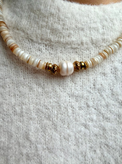 Earth Shell – Necklace made of shell beads &amp; natural tones – handmade