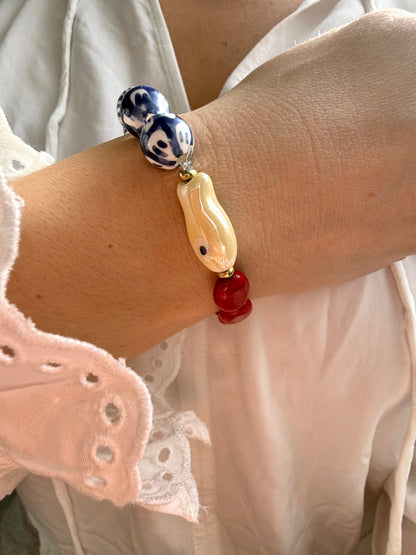 Lucky Fish – Armband mit Keramikperlen & Fisch Anhänger – handgefertigt