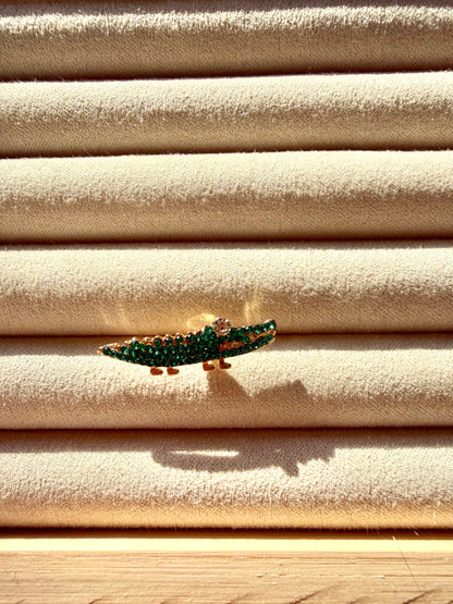 Broschen – Vergoldete Anstecker mit verspielten Motiven