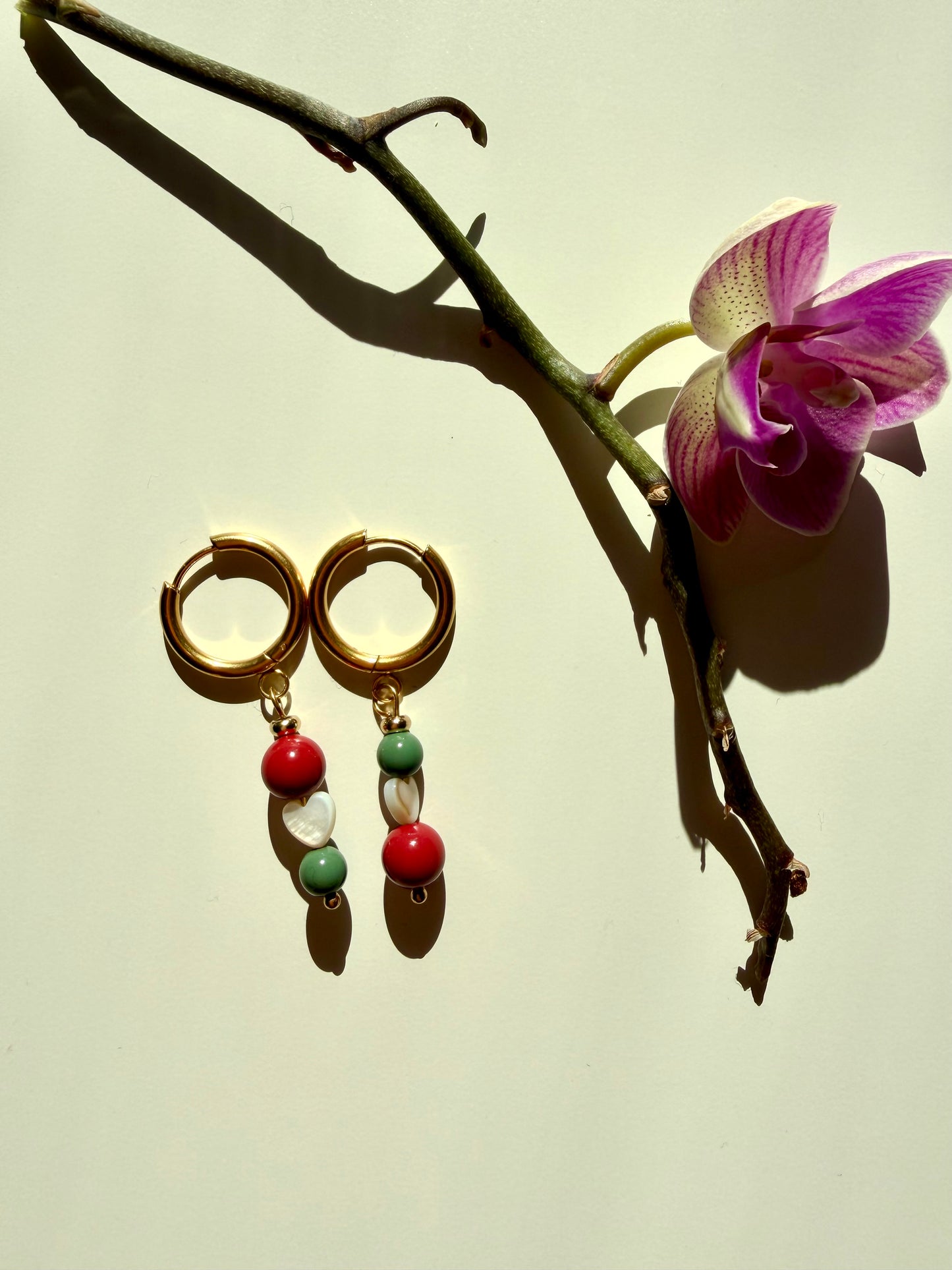 Camille – Ohrringe mit Perlenmix & Edelstahl 18k vergoldet