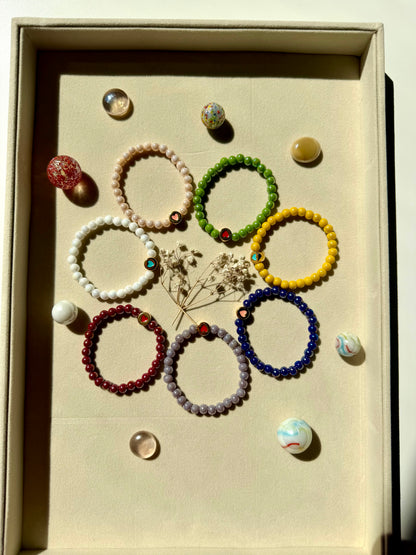 Glass Heart – Armband mit bunten Glasperlen & Herz Motiv – handgefertigt