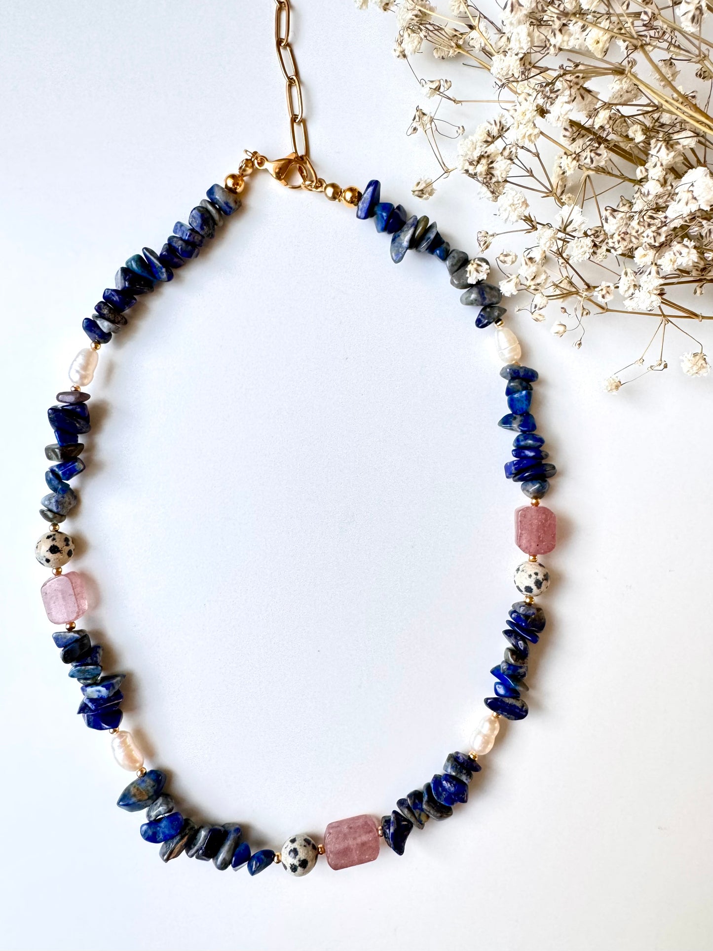 Edelstein-Halskette mit Lapislazuli, Dalmatiner-Jaspis & Rosenquarz