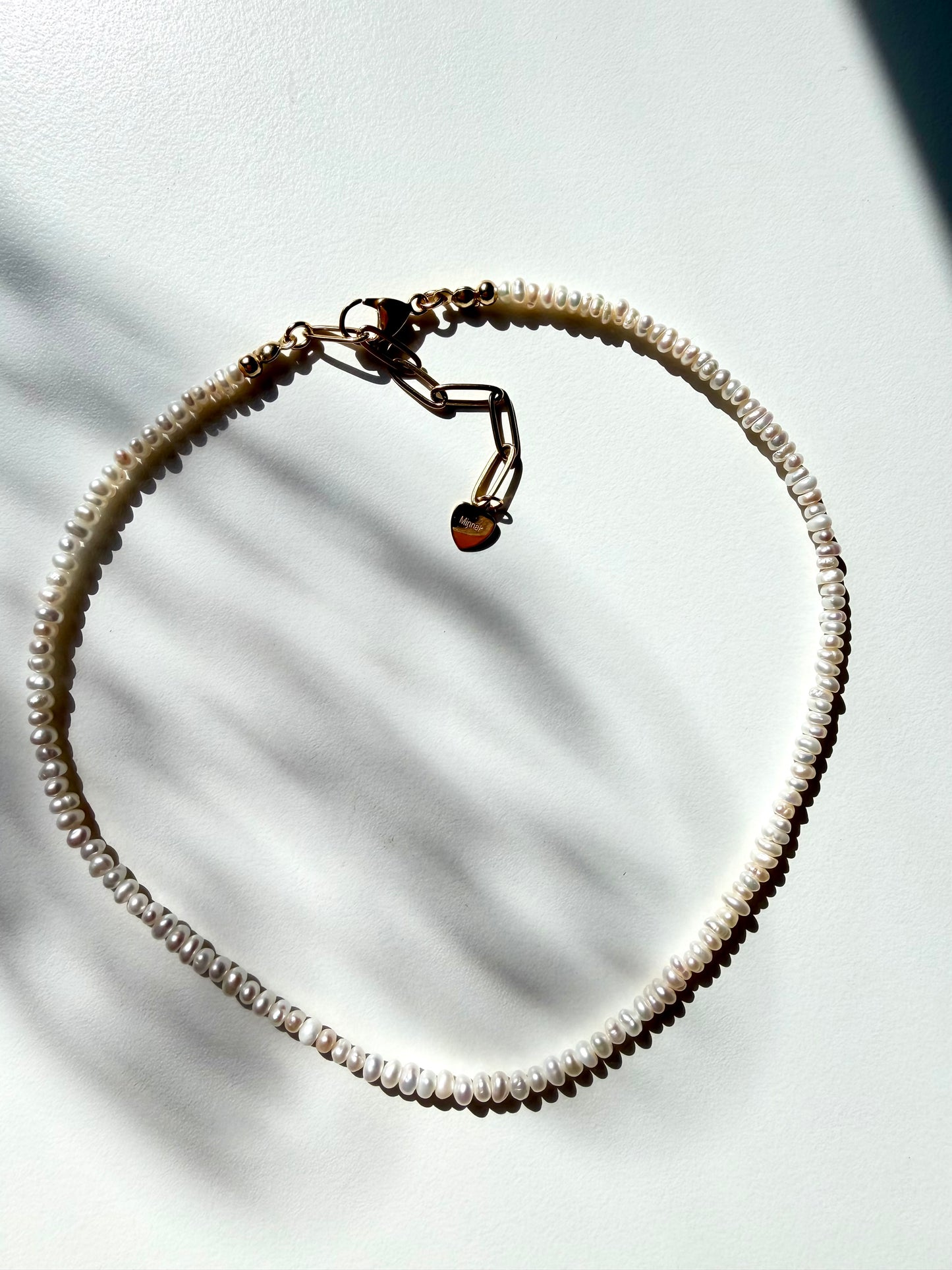 Petit Pearl - Süßwasserperlen Halskette handgefertigt