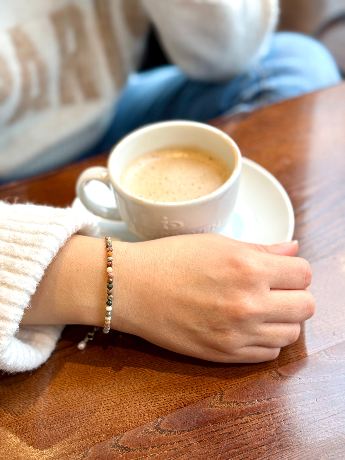 Jaspis-Armband mit 18k vergoldeten Details – handgefertigt