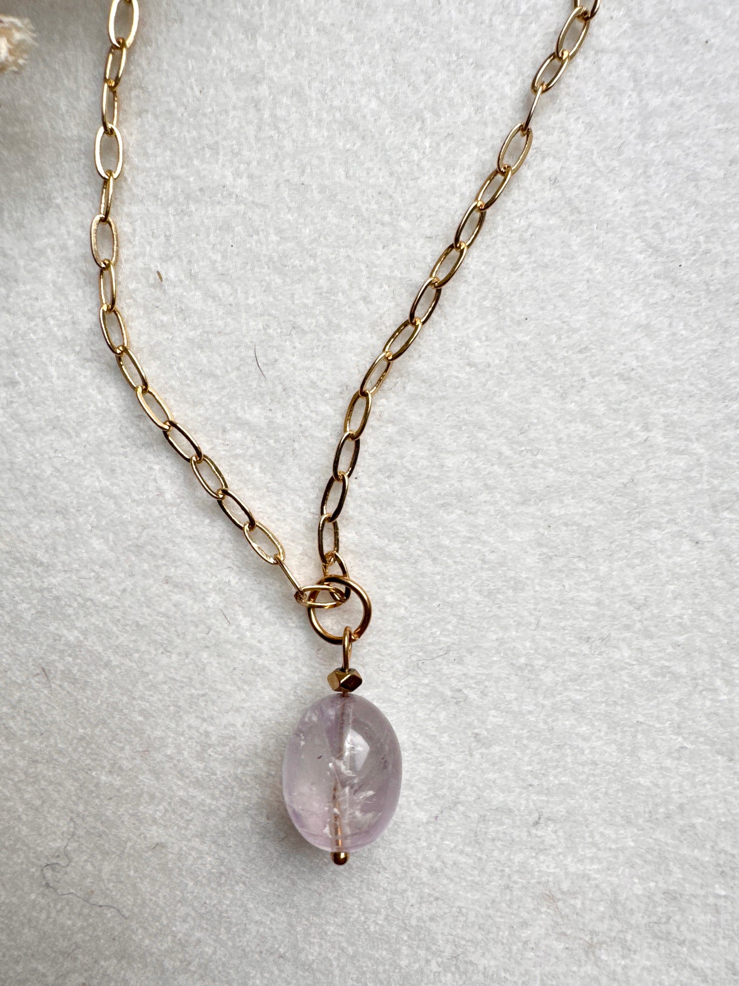 Limited Edition – Halskette mit Naturstein-Anhängern & vergoldeter Gliederkette – handgefertigt