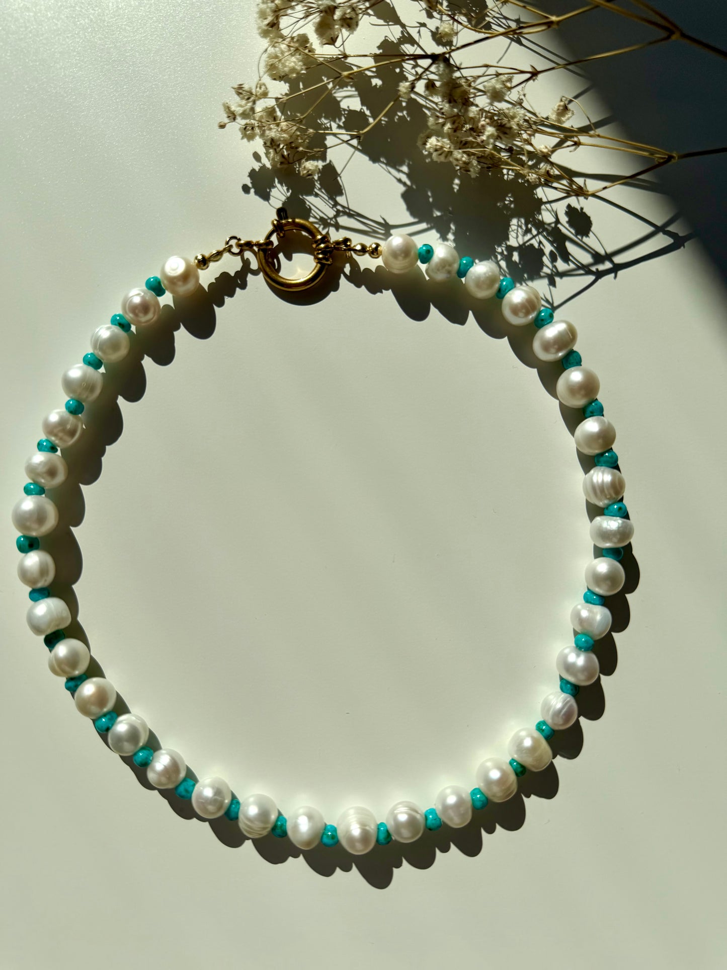 Aqua Pearl – Süßwasserperlen Halskette mit Glasperlen – handgefertigt