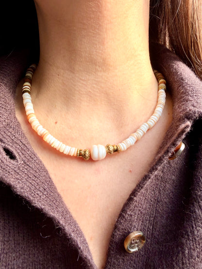Earth Shell – Necklace made of shell beads &amp; natural tones – handmade