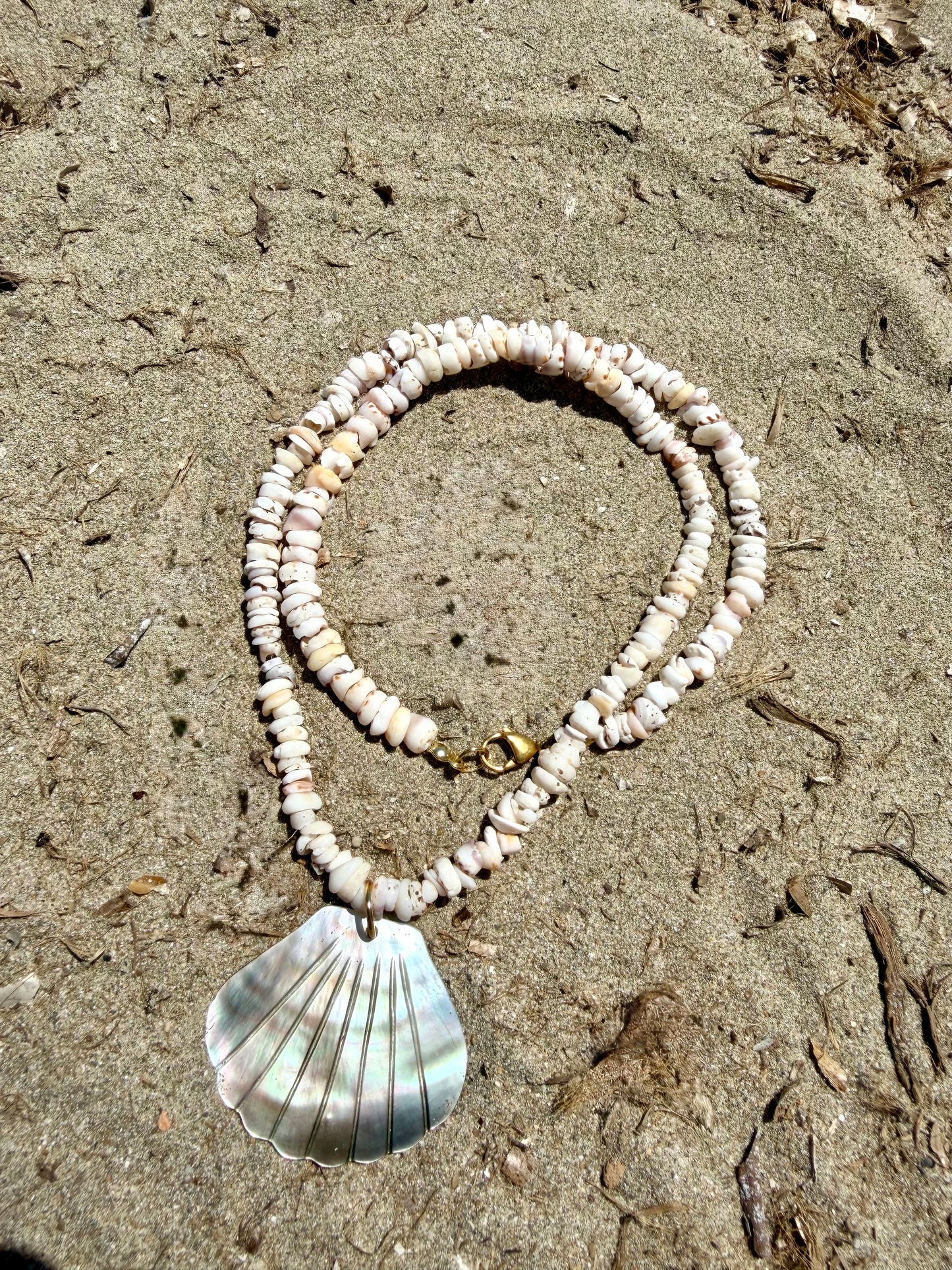 Ocean Shell – Halskette mit Muschelperlen & Jakobsmuschel Anhänger – handgefertigt