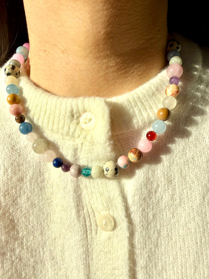 Bonibon – Edelstein Kette mit Dalmatiner Jaspis, Rosenquarz, Amazonit, Amethyst & Achat – handgefertigt