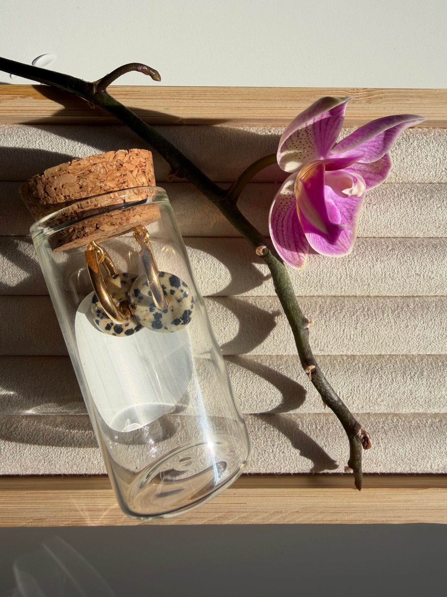Stone Circle – Gold-plated hoop earrings with natural stone donut pendants – handmade