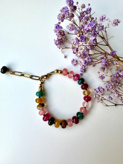 Buntes Turmalin-Armband mit Abakus-förmigen Edelsteinperlen & goldenen Details