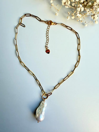 Luna Baroque – Gliederkette mit großer Barockperle – handgefertigt