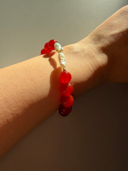 Red Lady – Bracelet made of red agate with freshwater pearls – handmade
