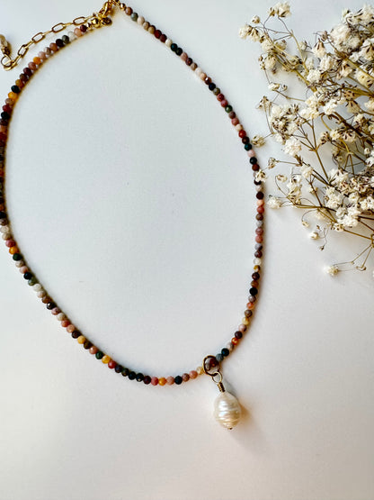 Halskette mit 3 mm Jaspis-Perlen & Barockperle