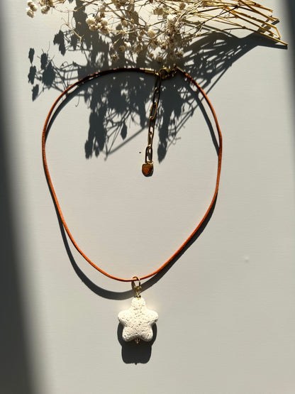 Ocean Star – Lava Stern Anhänger an Lederband – handgefertigt