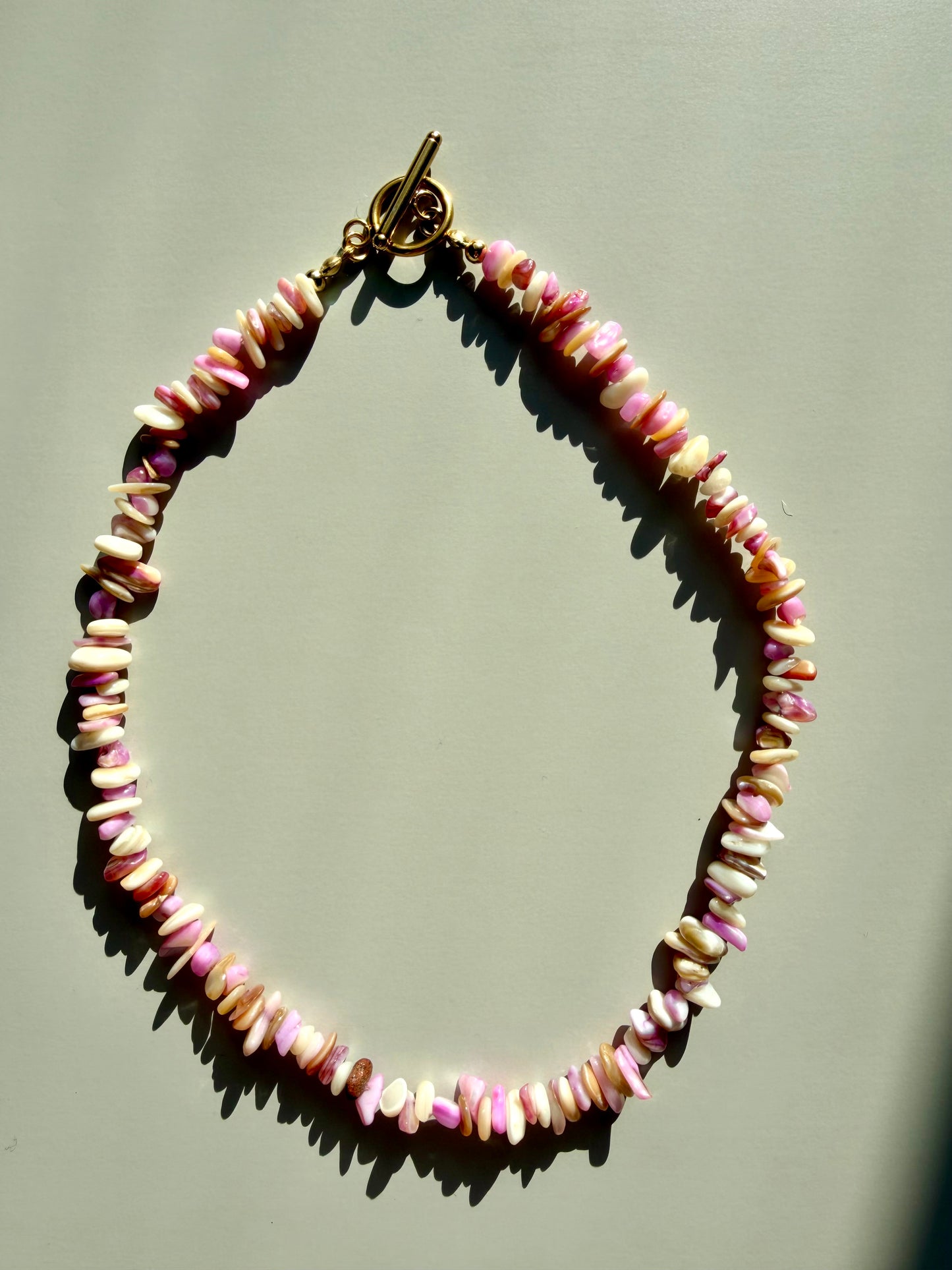 Pink Shell Glow – Muschel Kette in Pink- & Creme-Tönen – handgefertigt