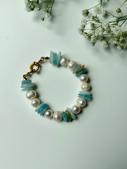 Sea Breeze Armband mit Süßwasserperlen & Aquamarin – handgefertigt