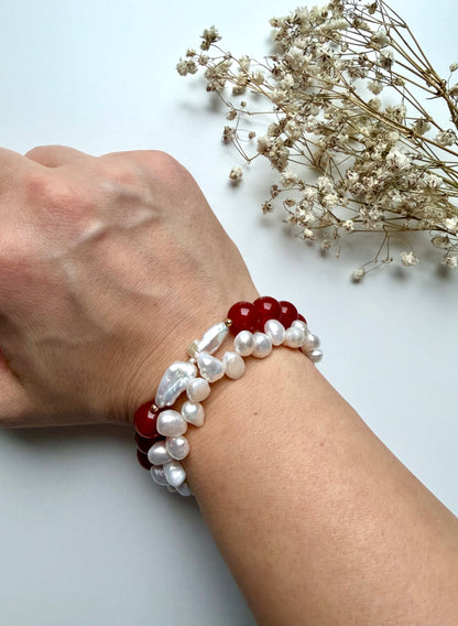 Red Lady – Armband aus rotem Achat mit Süßwasserperlen – handgefertigt