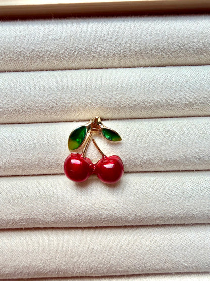 Broschen – Vergoldete Anstecker mit verspielten Motiven