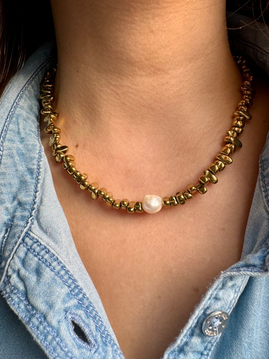 Hematite Glow – Halskette aus goldglänzendem Hämatit mit Süßwasserperle – handgefertigt