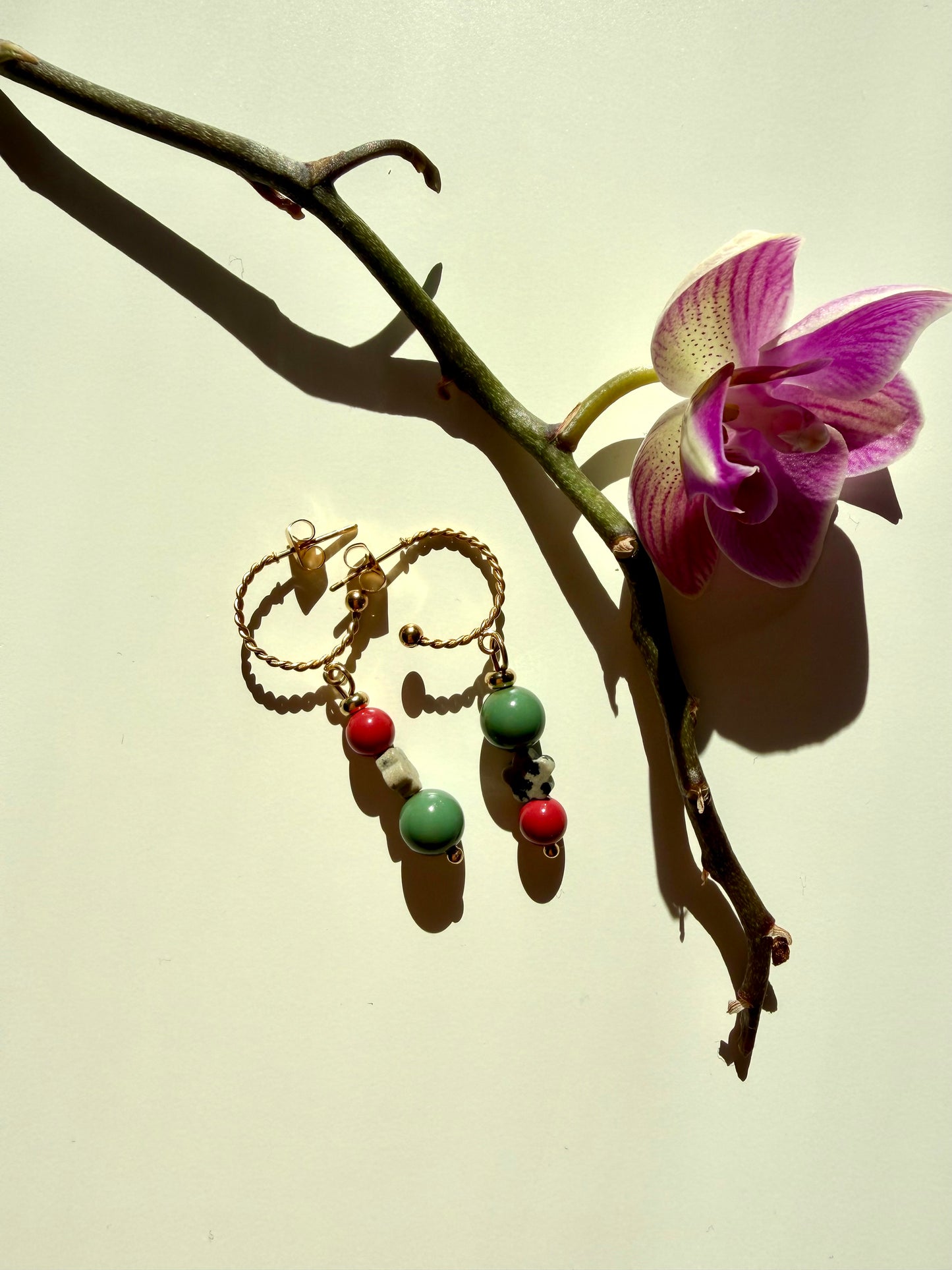 Élise – Ohrringe mit bunten Perlenmix & Edelstahl 18k vergoldet