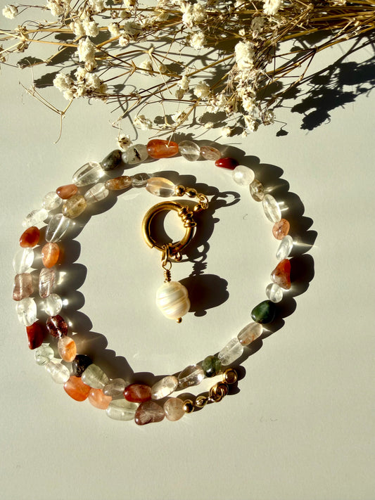 Quartz stone necklace with baroque pearl &amp; golden details – handmade