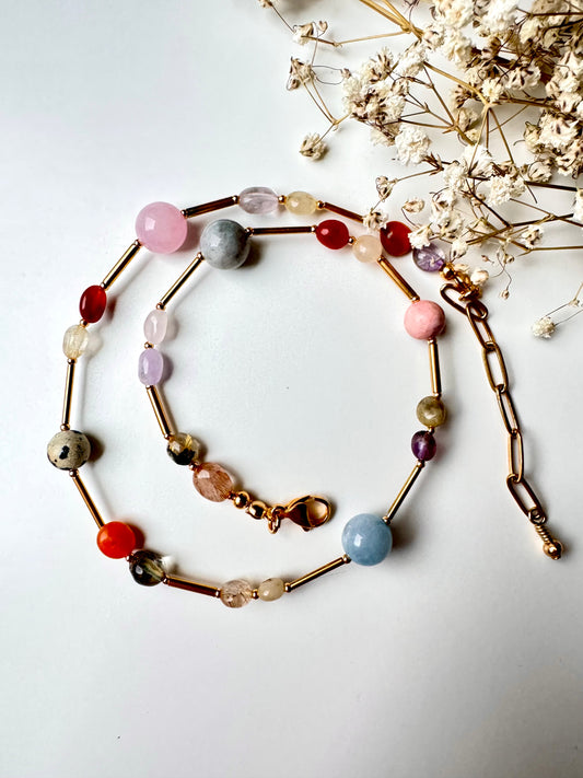 Color Bliss – Halskette aus bunten Edelsteinen & 18k vergoldeten Details – handgefertigt