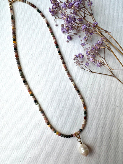 Halskette mit 3 mm Jaspis-Perlen & Barockperle