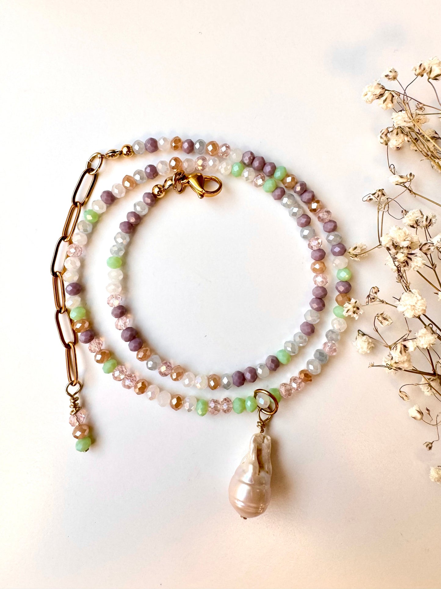 Pastell-Halskette • Facettierte Glasperlen & Barockperle • 18k vergoldet