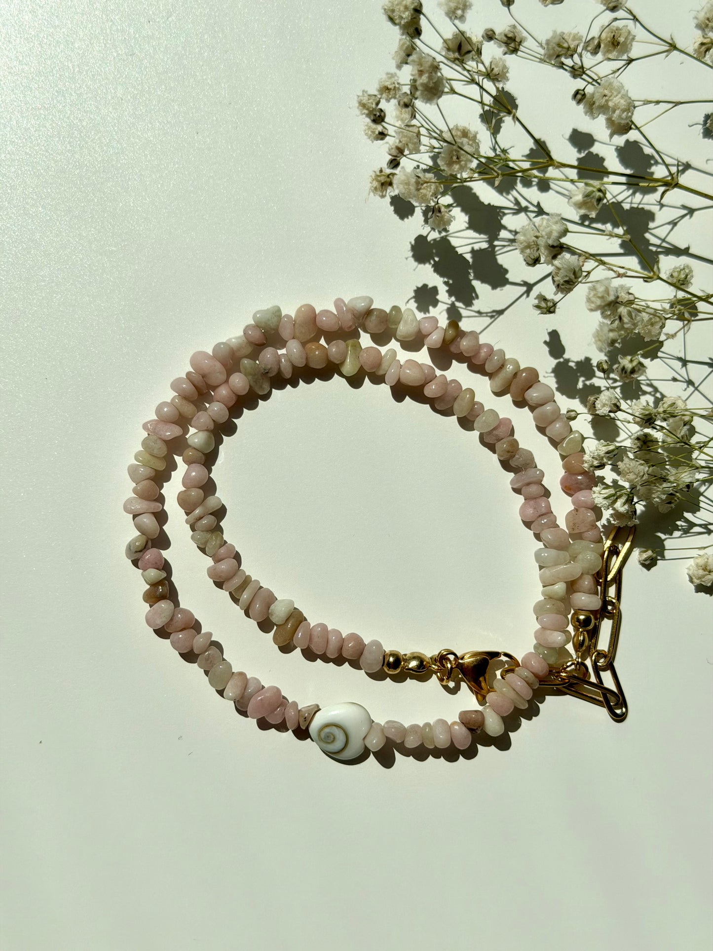 Shiva Eye – Halskette mit Opal Natursteinen & Shiva Auge Muschel – handgefertigt