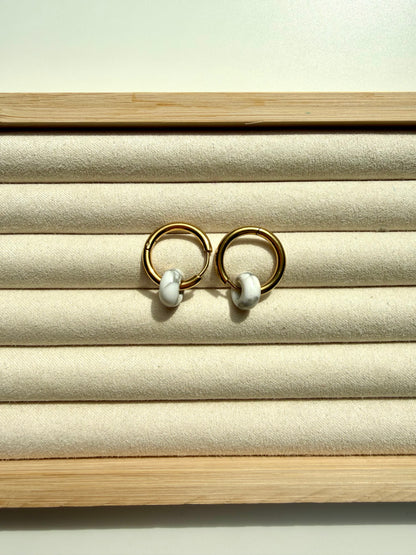 Mini Stone Circle – Ohrringe mit Donut Edelstein-Anhängern & Edelstahl 18k vergoldet