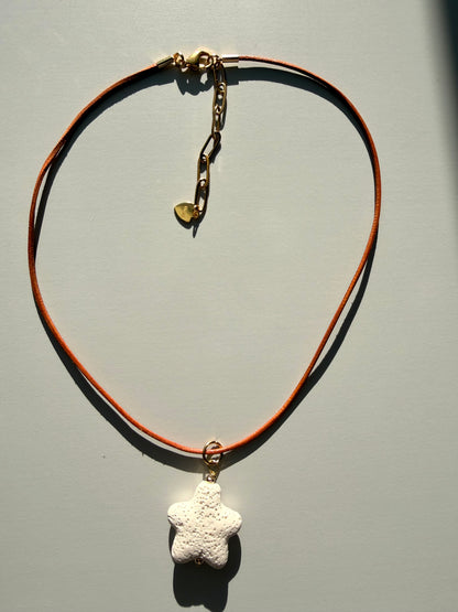 Ocean Star – Lava Stern Anhänger an Lederband – handgefertigt