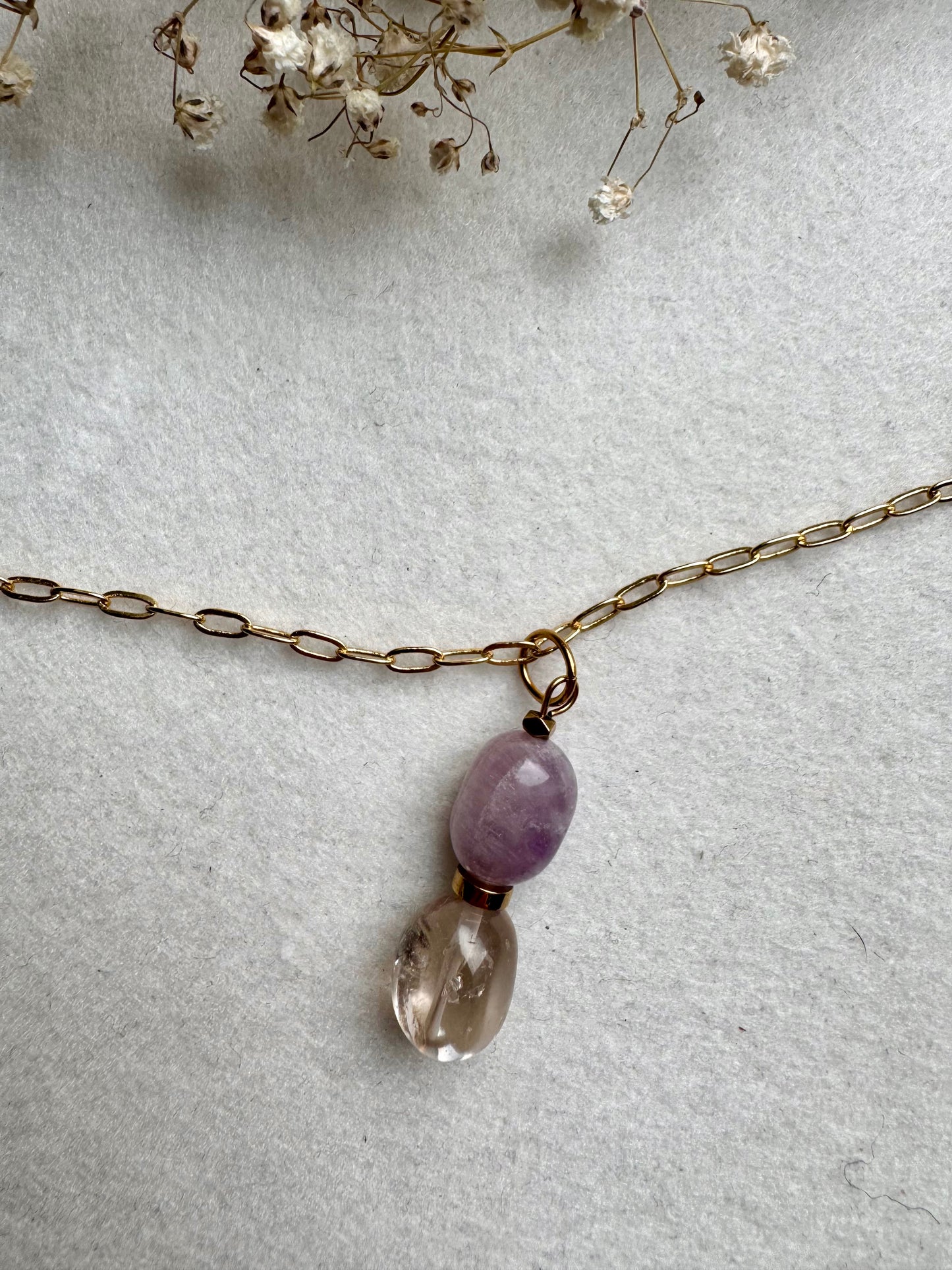 Limited Edition – Halskette mit Naturstein-Anhängern & vergoldeter Gliederkette – handgefertigt