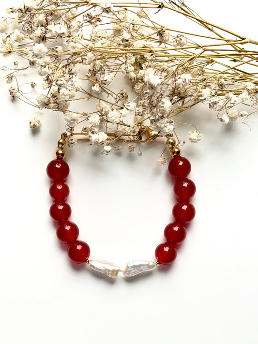 Red Lady – Armband aus rotem Achat mit Süßwasserperlen – handgefertigt