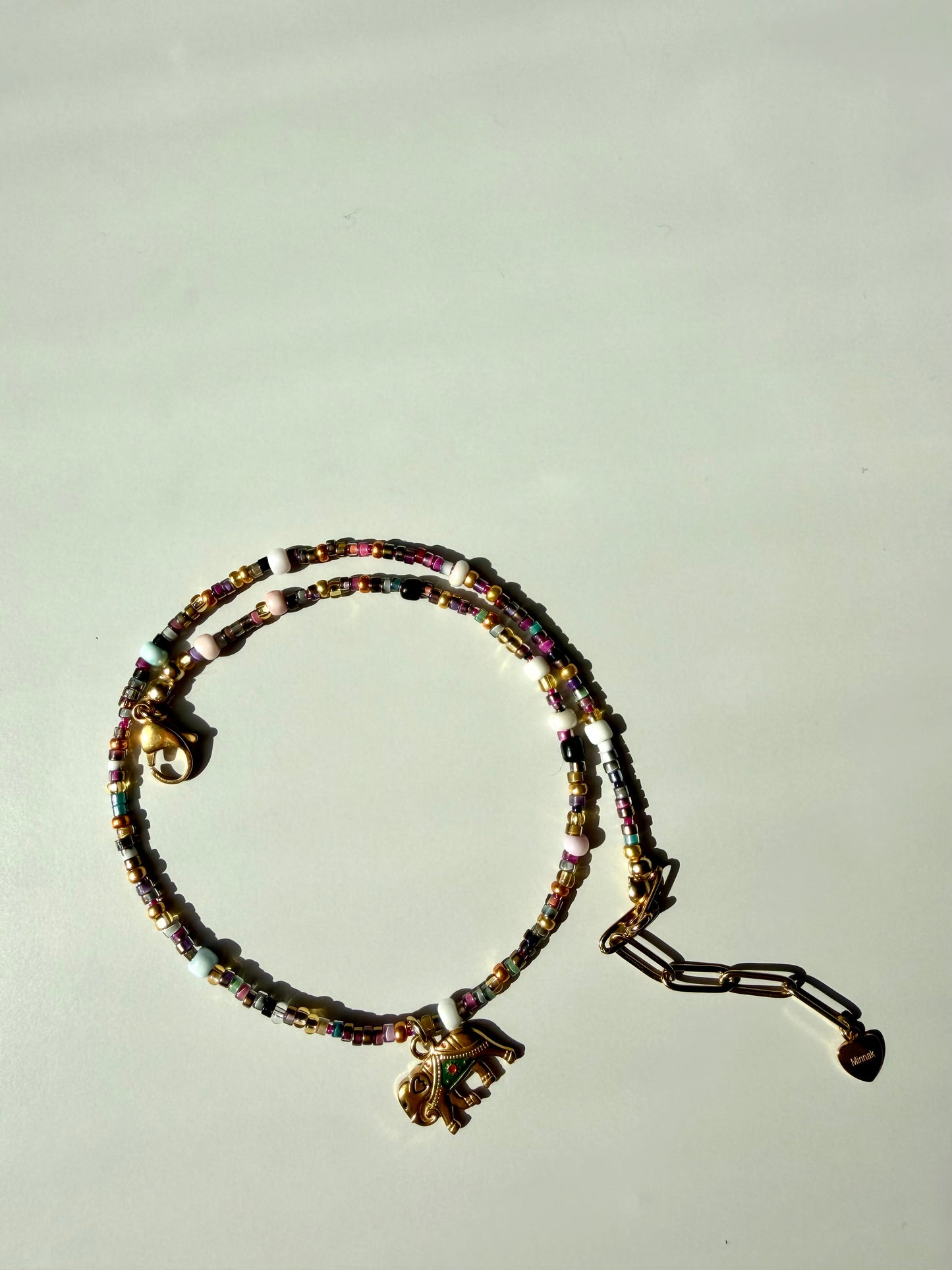 Happy Pearls No. 4 – Halskette mit bunten Glasperlen & Elefanten Anhänger – Edelstahl 18k vergoldet
