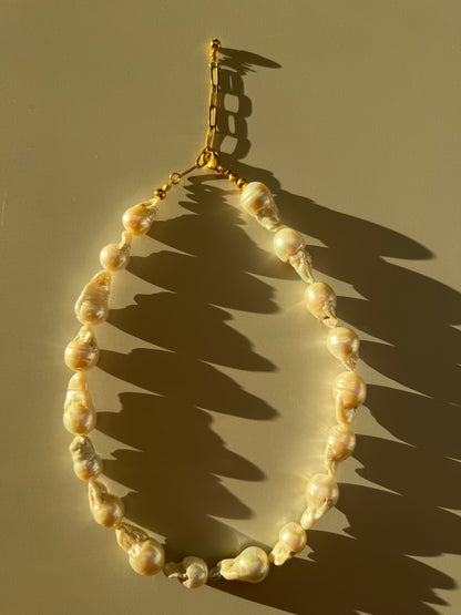 Golden Baroque – Halskette mit barocken Süßwasserperlen – handgefertigt