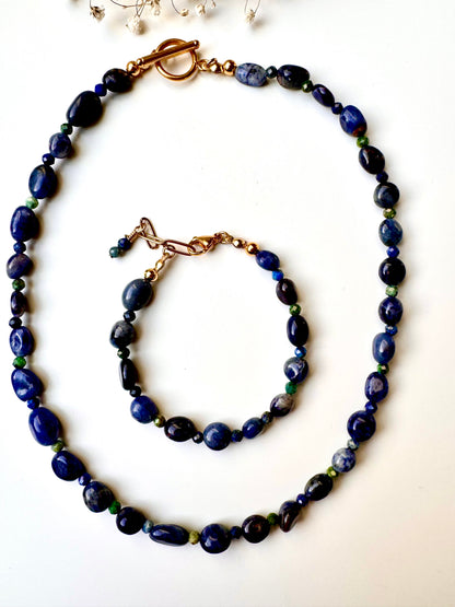 Sodalith & Lapislazuli – Halskette aus Edelsteinen mit 18k vergoldeten Details – handgefertigt