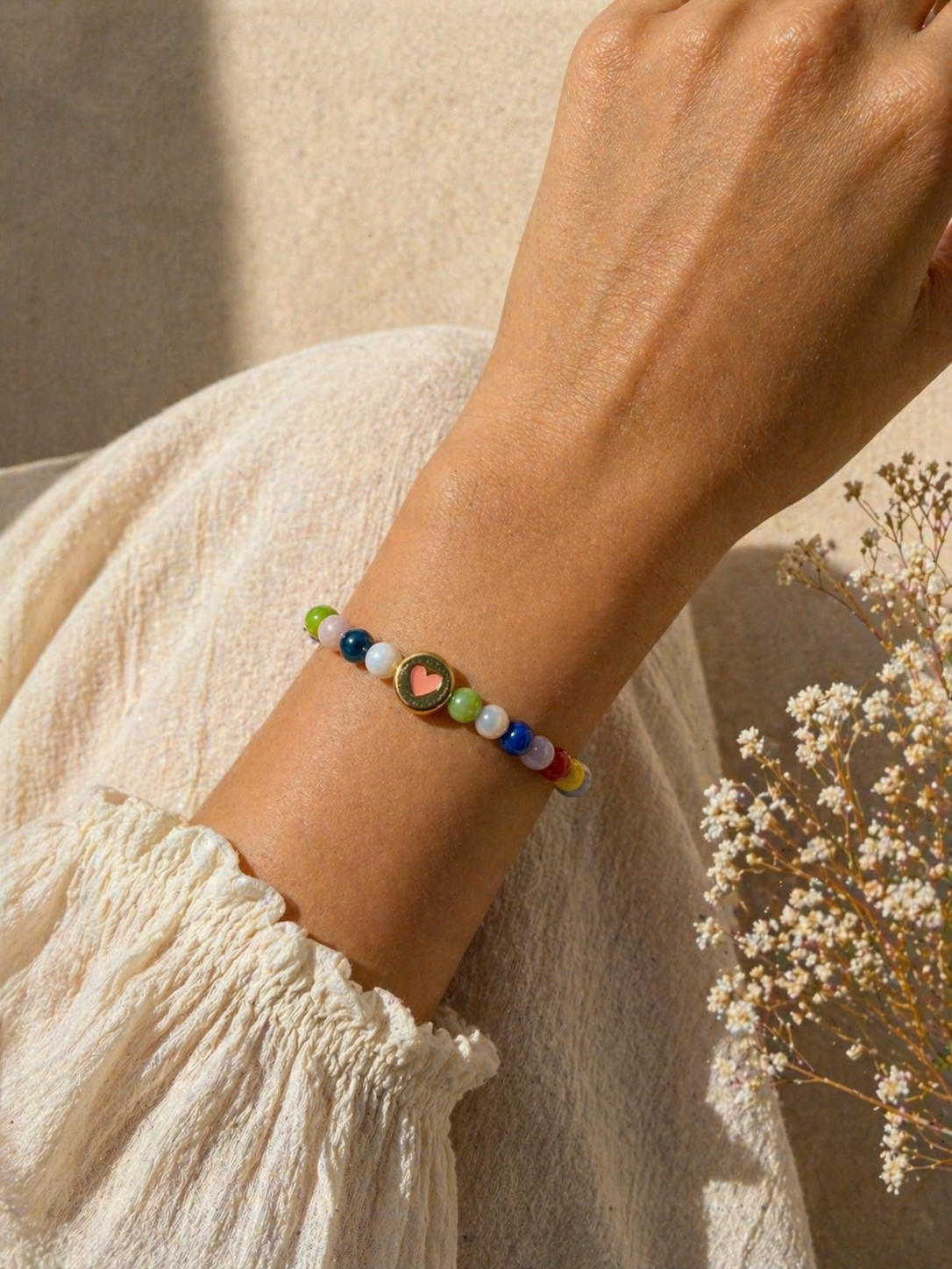 Glass Heart – Armband mit bunten Glasperlen & Herz Motiv – handgefertigt