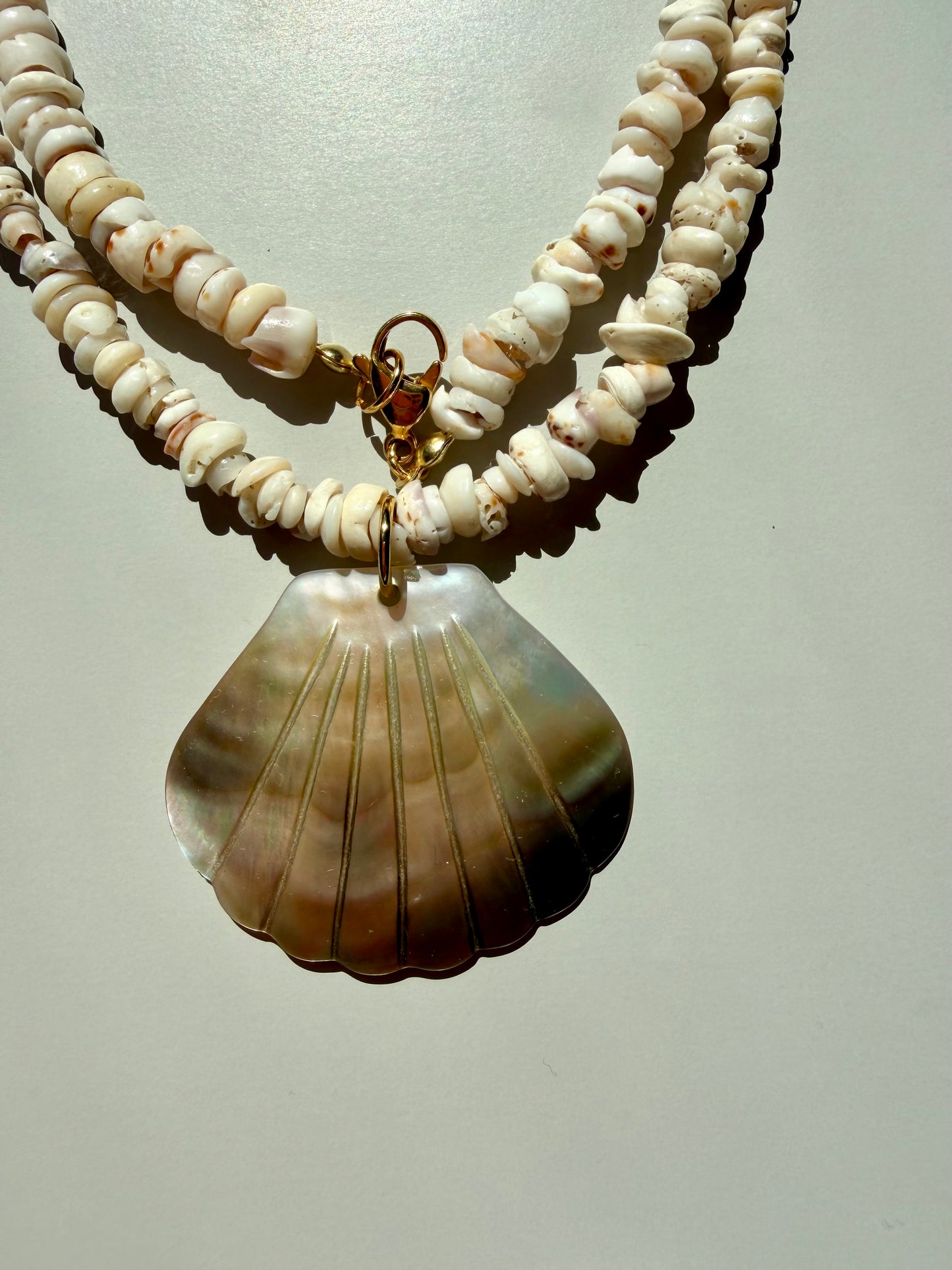 Ocean Shell – Halskette mit Muschelperlen & Jakobsmuschel Anhänger – handgefertigt