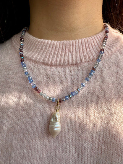 Edelstein-Halskette in Blau & Bordeaux • Facettierte Perlen & Barockperle • 18k vergoldet