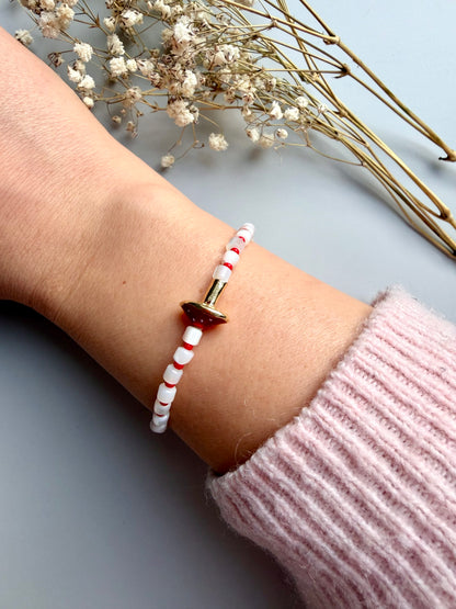 Mushroom Glow – Glass bead bracelet with mushroom pendant – handmade