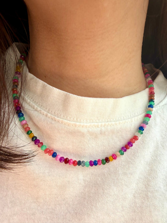 Happy Pearls No. 3 – Edelstein Halskette mit bunten facettierten Steinen – handgefertigt