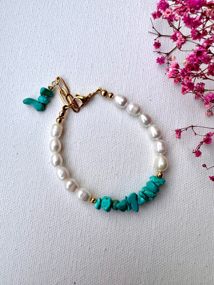 Armband mit Süßwasserperlen & Türkis-Splittern
