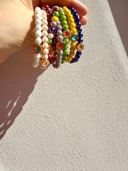 Glass Heart – Armband mit bunten Glasperlen & Herz Motiv – handgefertigt