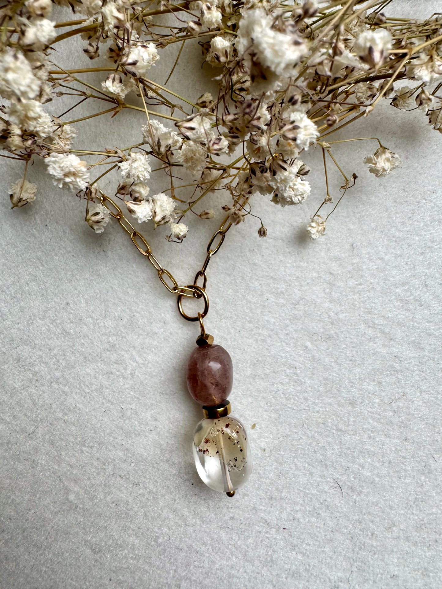 Limited Edition – Halskette mit Naturstein-Anhängern & vergoldeter Gliederkette – handgefertigt