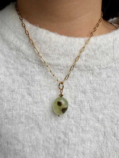 Limited Edition – Halskette mit Naturstein-Anhängern & vergoldeter Gliederkette – handgefertigt