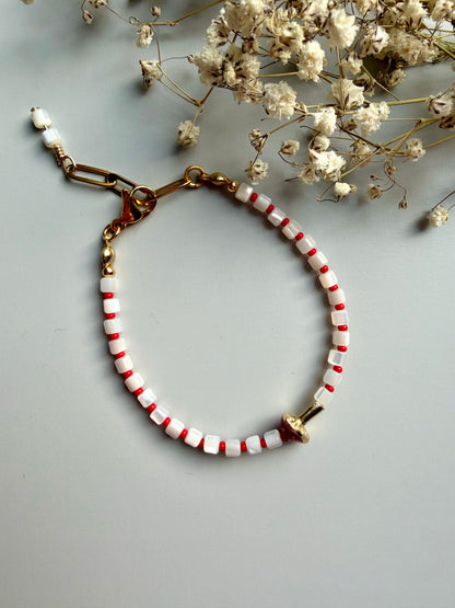 Mushroom Glow – Glass bead bracelet with mushroom pendant – handmade