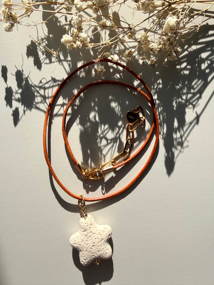 Ocean Star – Lava Stern Anhänger an Lederband – handgefertigt