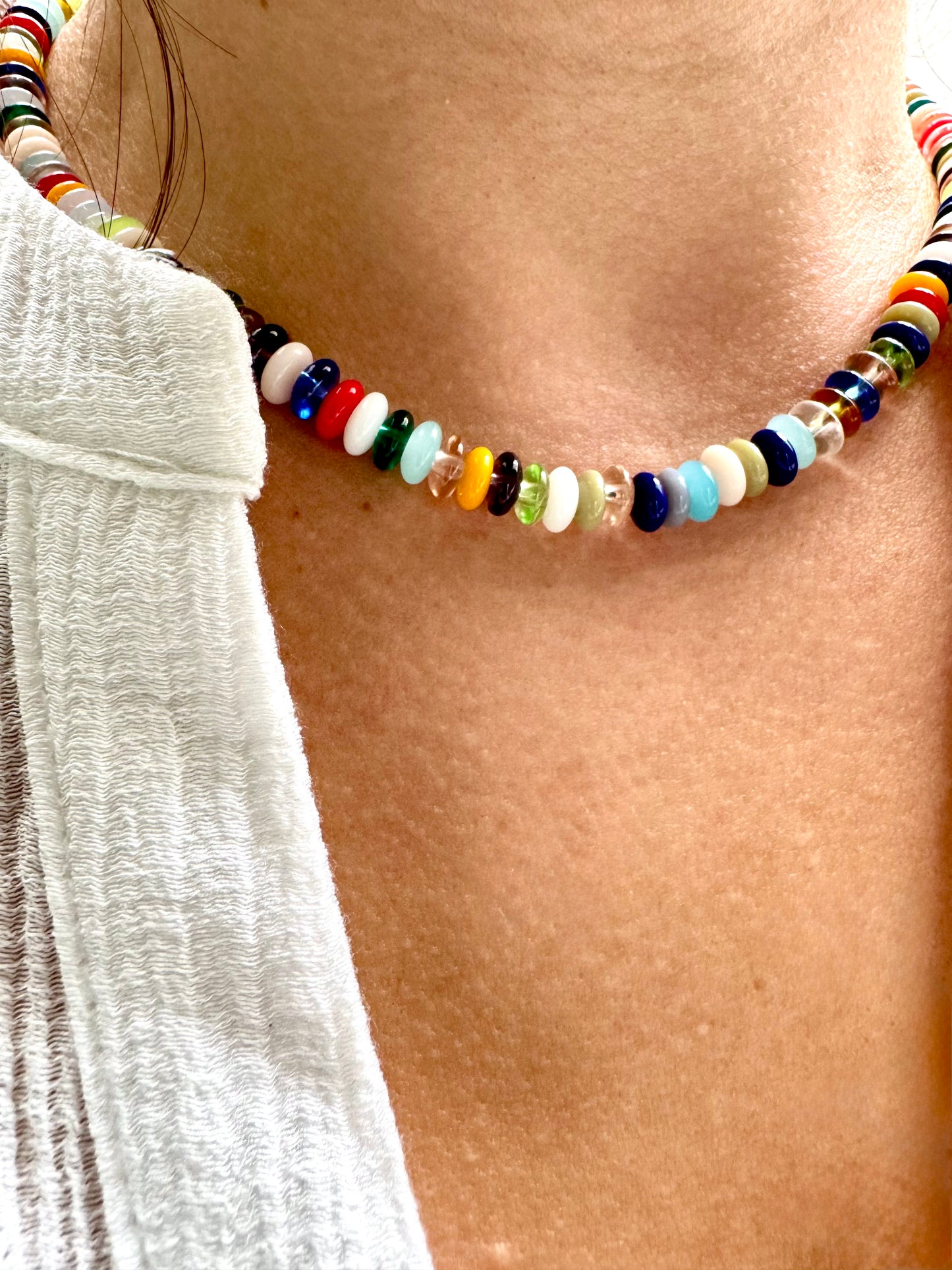 Colorful Bead Necklace – Halskette mit bunten Glasperlen und 18k vergoldeten Details