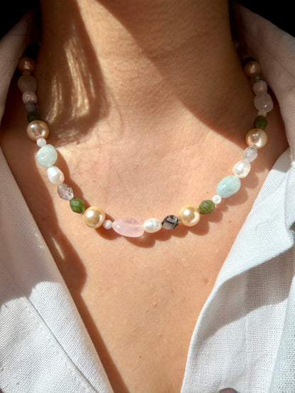 Gem & Pearl Harmony Necklace – Halskette mit Süßwasserperlen und Edelsteinen